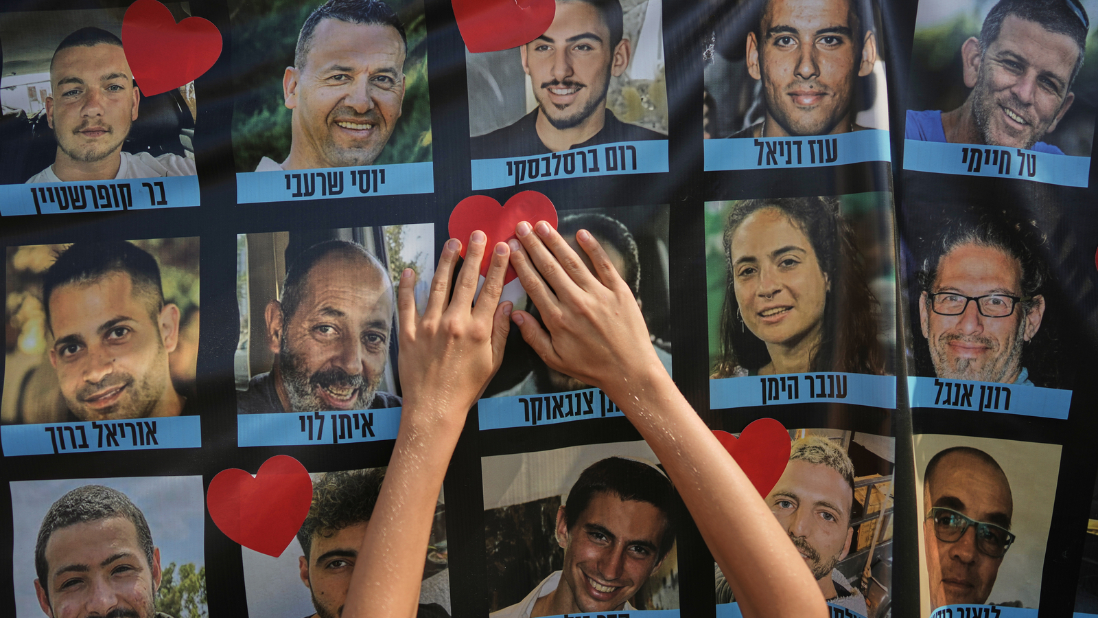Living hostages and Palestinian prisoners are released as part of ceasefire in Gaza
      